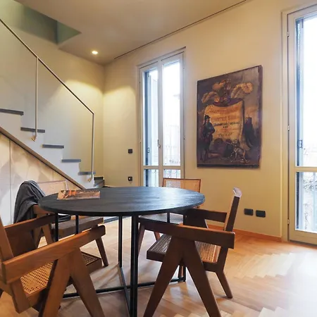 Splendido Attico Con 2 Terrazzi In Brera Milan