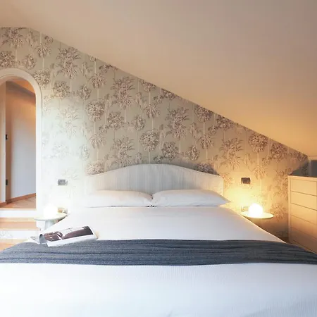 Apartment Splendido Attico Con 2 Terrazzi In Brera Milan